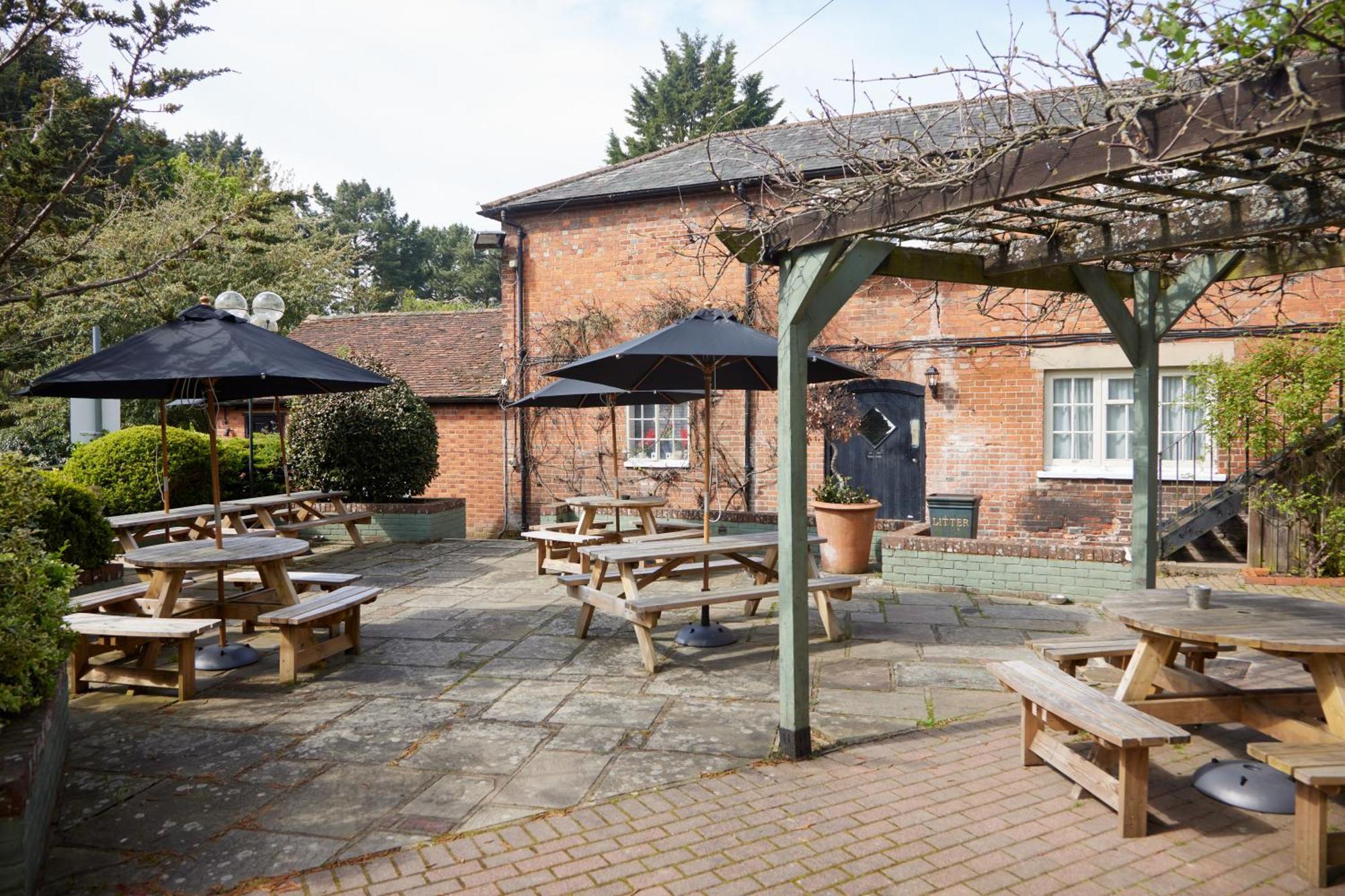 Kings Arms Hotel By Greene King Inns ウェスターハム エクステリア 写真